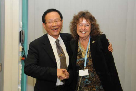 Meeting Dr. Hong again in Bonn Germany 2011, Dr. Lisinka Ulatowska is so excited like seeing a family and holds Dr. Hong’s hands closely. She later spoke with Dr. Hong the whole night and listened with full concentration, joy and happiness.