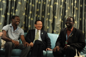 The faces of Executive Director, Youth Volunteers for the Environment – Ghana , and consul general of Angola to Frankford , Germany , shined with light and joy during the wisdom dialog with Dr. Hong, Tao-Tze 